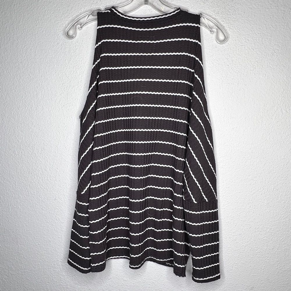 Chaser Cold Shoulder Top‎ - Picture 3 of 7